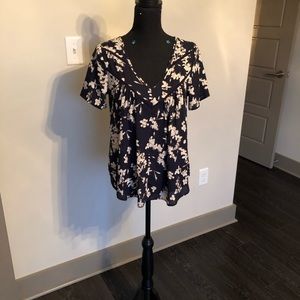 Sienna sky flowy short sleeve top Small